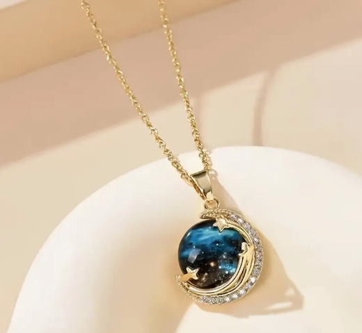 Collar con Dije de Saturno clásico