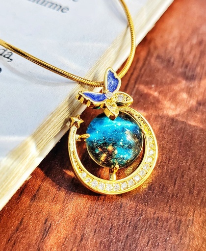 [612537] Collar con Dije de Saturno y Mariposa